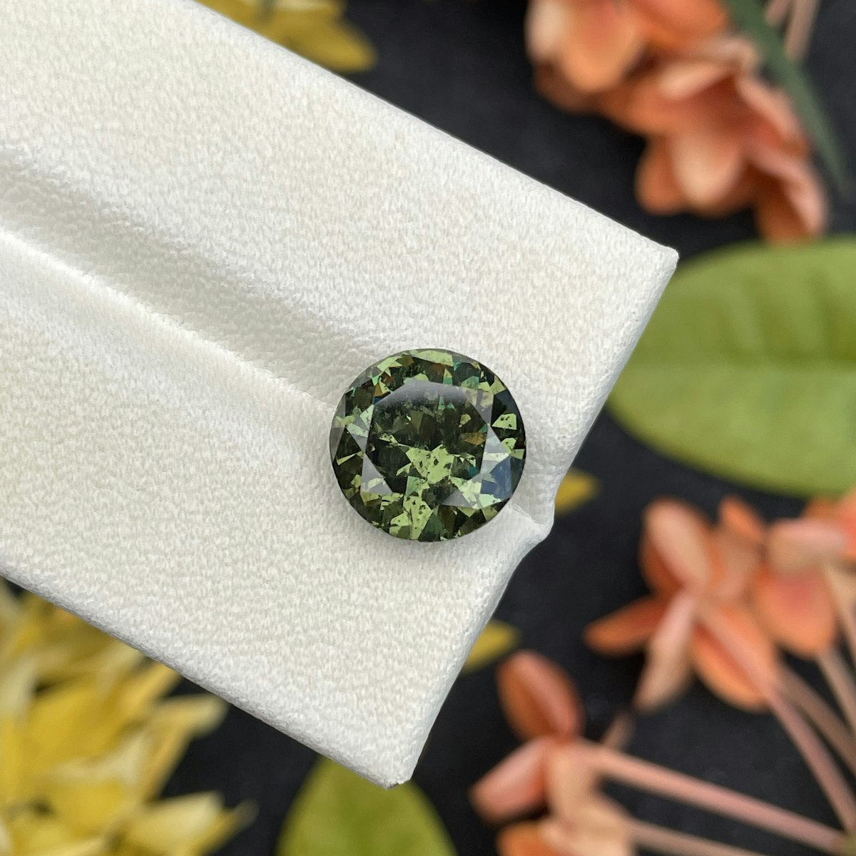 Green Demantoid Garnet 5.36ct - 10mm (DG0007) | Mohra.com