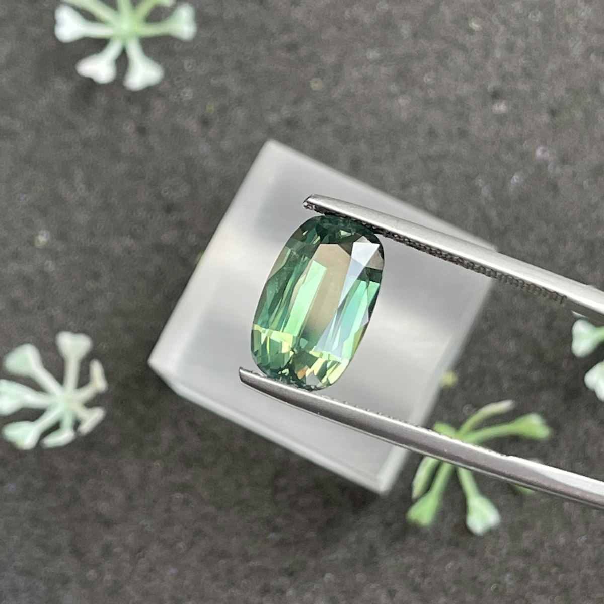 Color Change Green Alexandrite 5.11ct (AL0114) | Mohra.com
